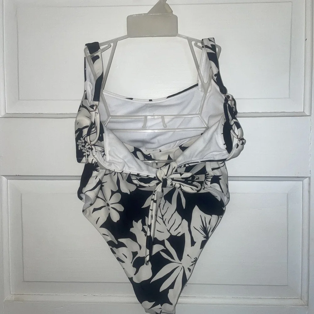 Two Piece Bathing Suit Bikini Cheeky Bottoms Hawaiian Floral‎ Dark Blue White